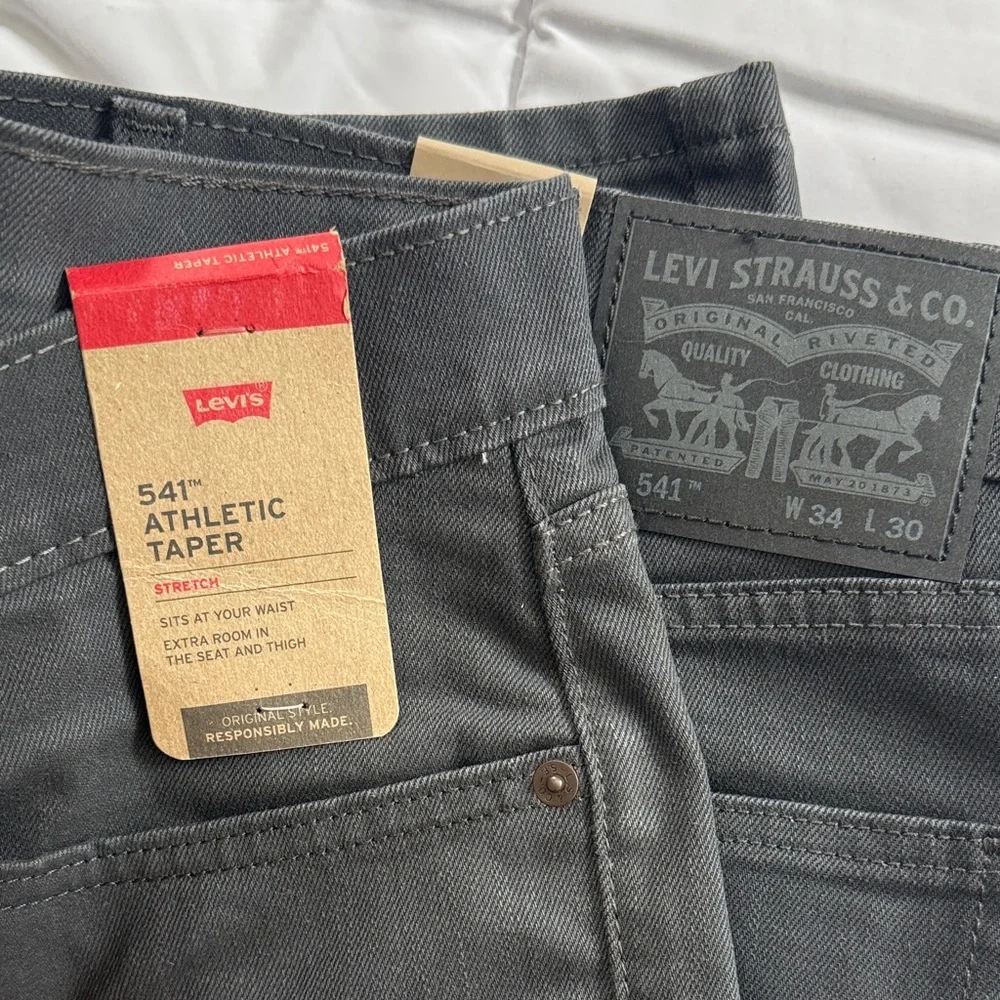 Levi's Men's 541 Athletic Taper Jeans in Gray (NWT) - Picture 1 of 2